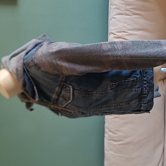 Mudd Denim jacket, size Small, with camouflage hood and sleeves - Picture 6 of 9